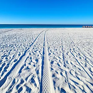 https://modern-miramar-beach-townhome-walk-to-ocean.hotels-destin.com