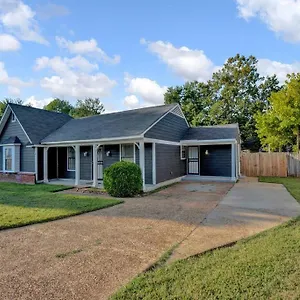Holiday home Glamorous 3br 2ba House W/ Large Fenced Backyard, Memphis